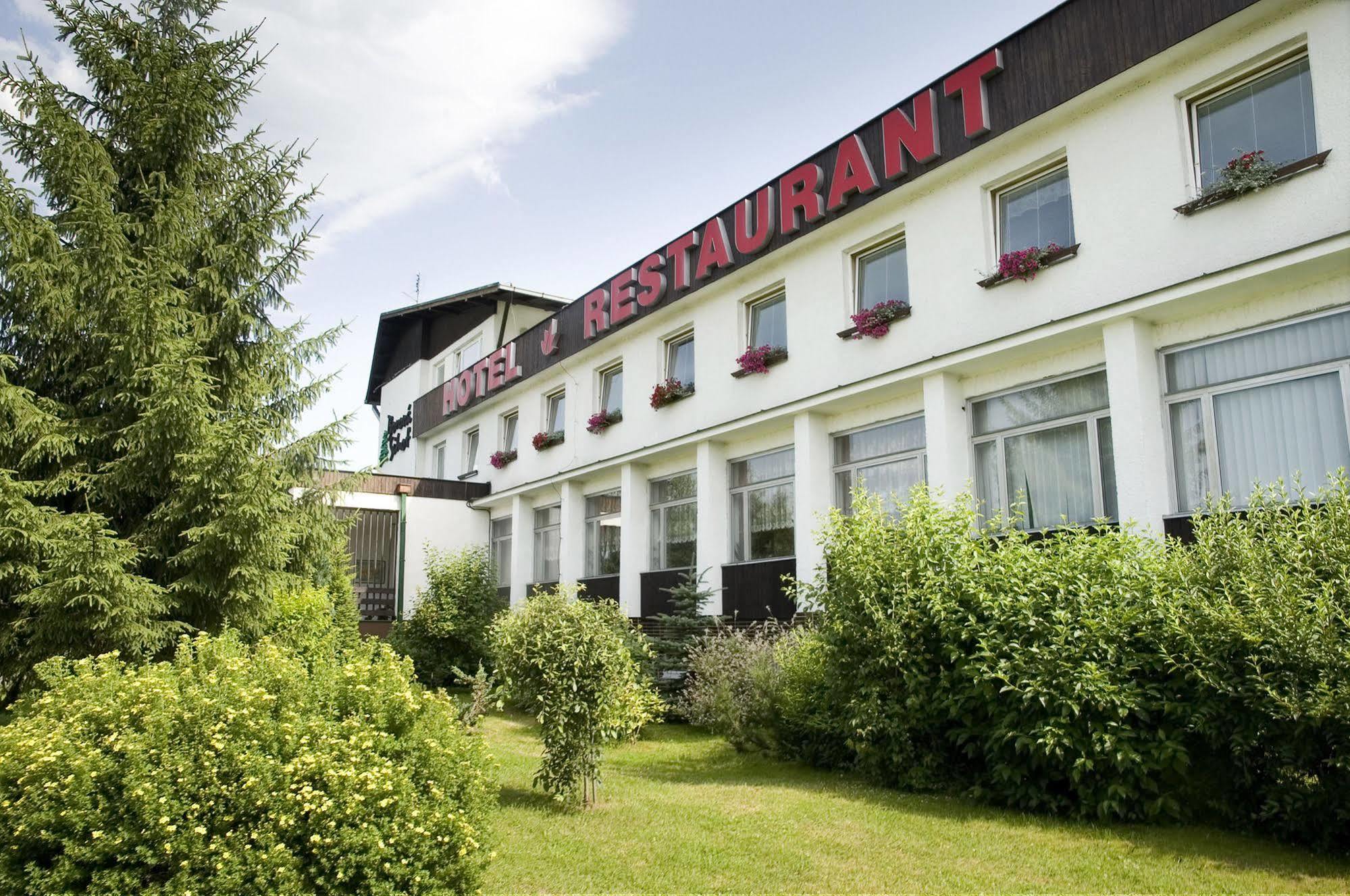 Borova Sihot Atc And Penzion Liptovsky Hradok Exterior foto